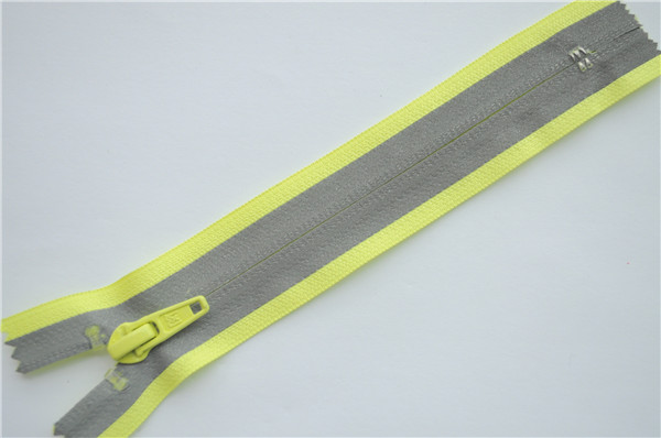 Coil zipper