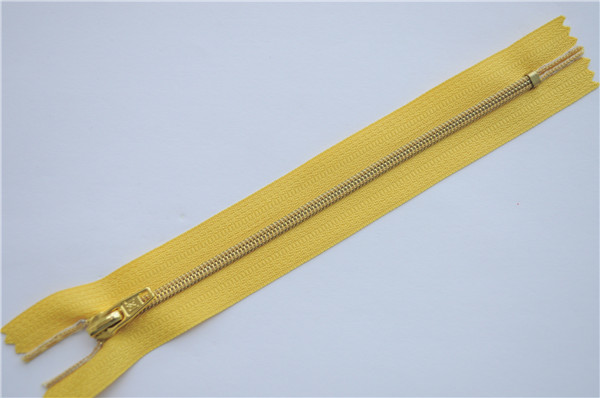 Coil zipper