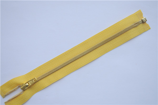 Coil zipper