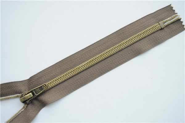 Coil zipper