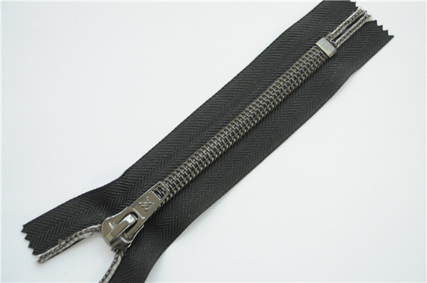 Coil zipper