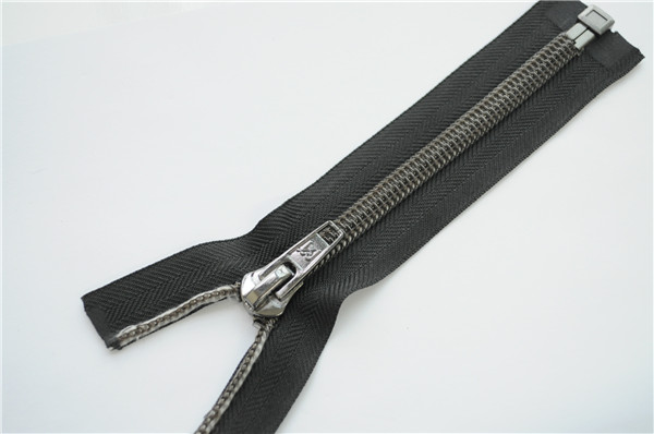 Coil zipper
